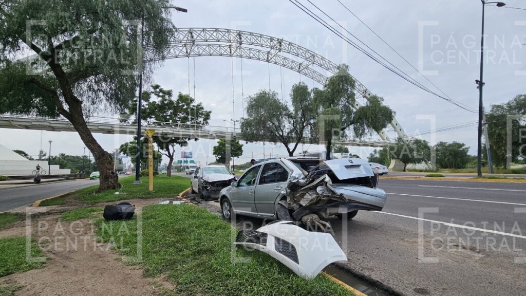 Bulevar Aeropuerto: Se registra fuerte choque en Puente de Milenio