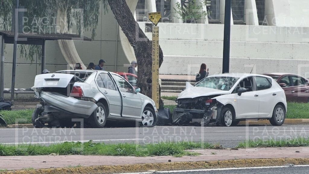 Bulevar Aeropuerto: Se registra fuerte choque en Puente de Milenio