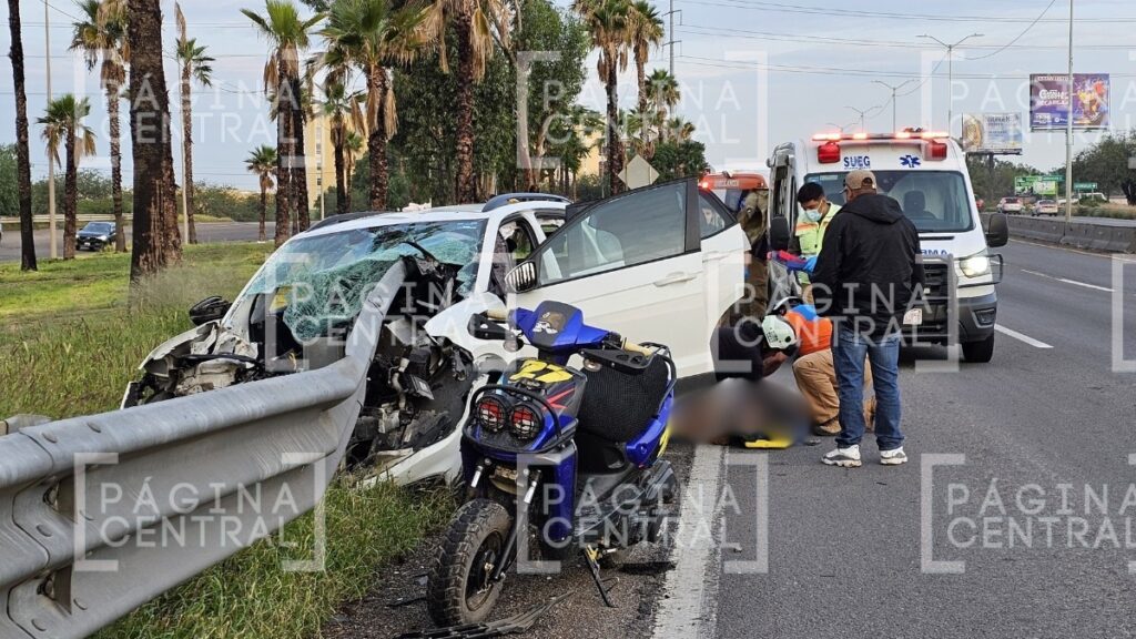 Silao: Auto se incrusta en muro de contención en la carretera