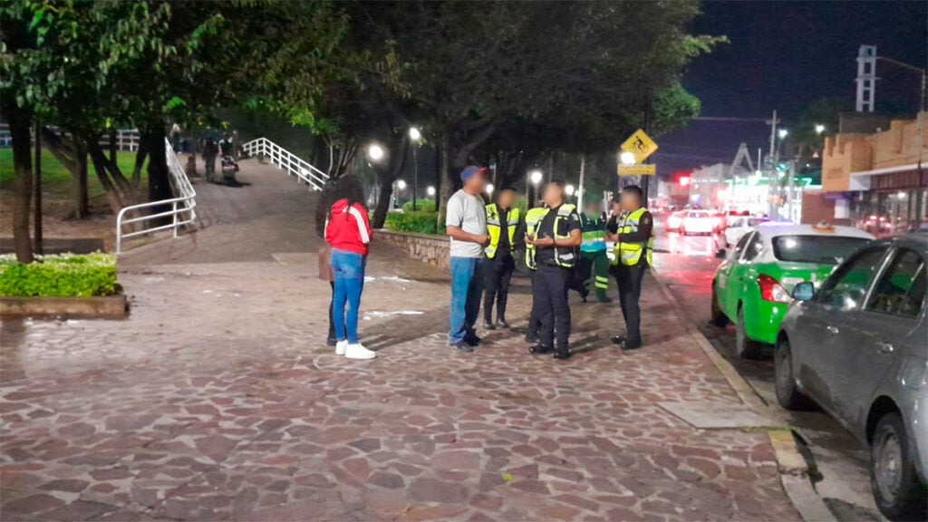 'Combate de Flores': Familias reviven tradición 