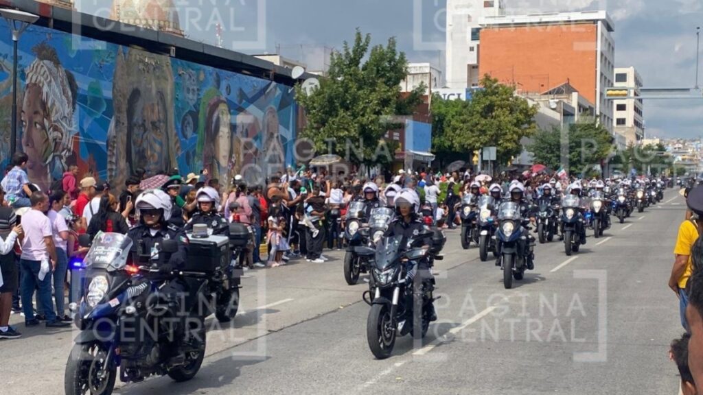 Desfile León: Asisten miles de leoneses a desfile en López Mateos