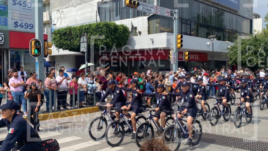 Desfile León: Asisten miles de leoneses a desfile en López Mateos