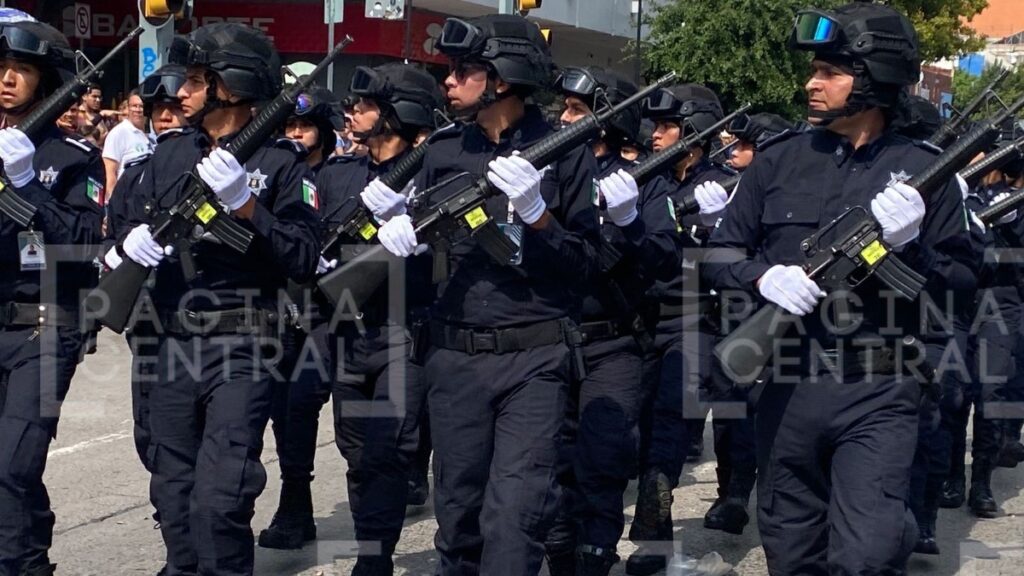 Desfile León: Asisten miles de leoneses a desfile en López Mateos