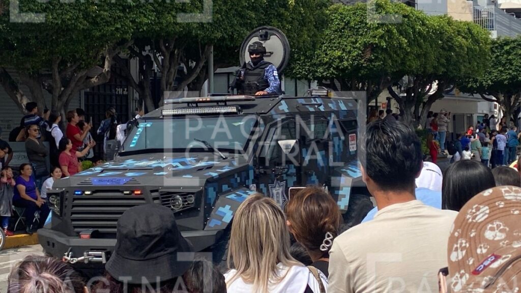 Desfile León: Asisten miles de leoneses a desfile en López Mateos
