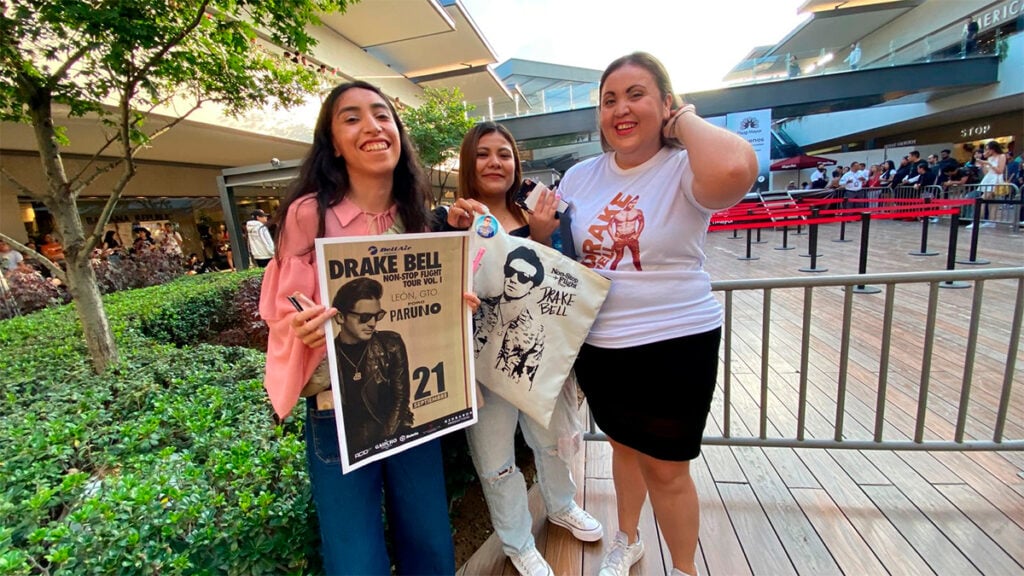 Drake Bell: Cientos de fans se congregan para conocer al cantante