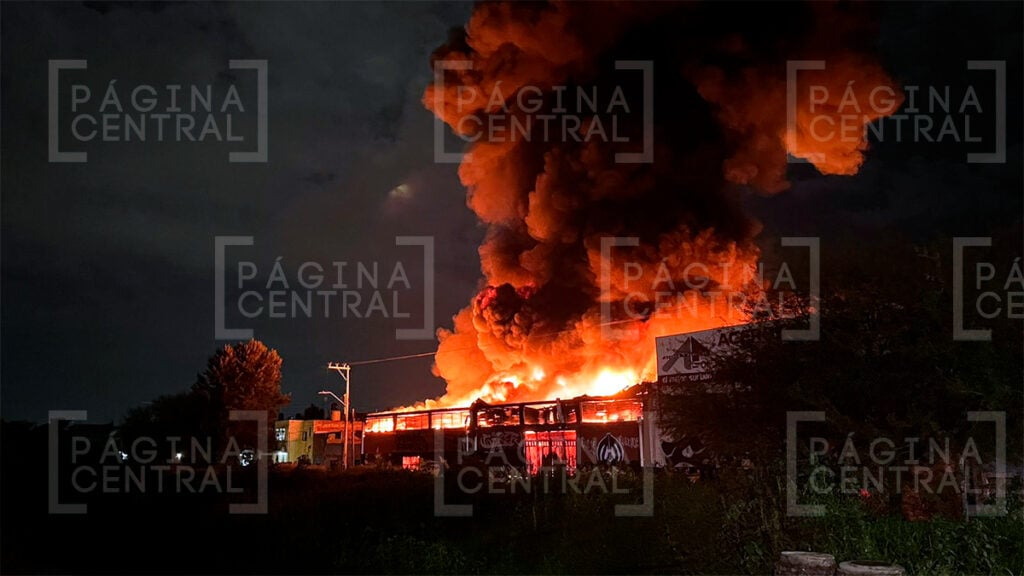 María Dolores: Arde fábrica de textiles, evacuan a vecinos