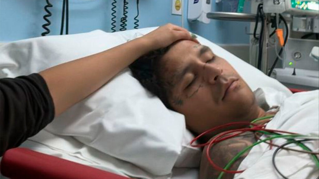 Christian Nodal fue hospitalizado de emergencia