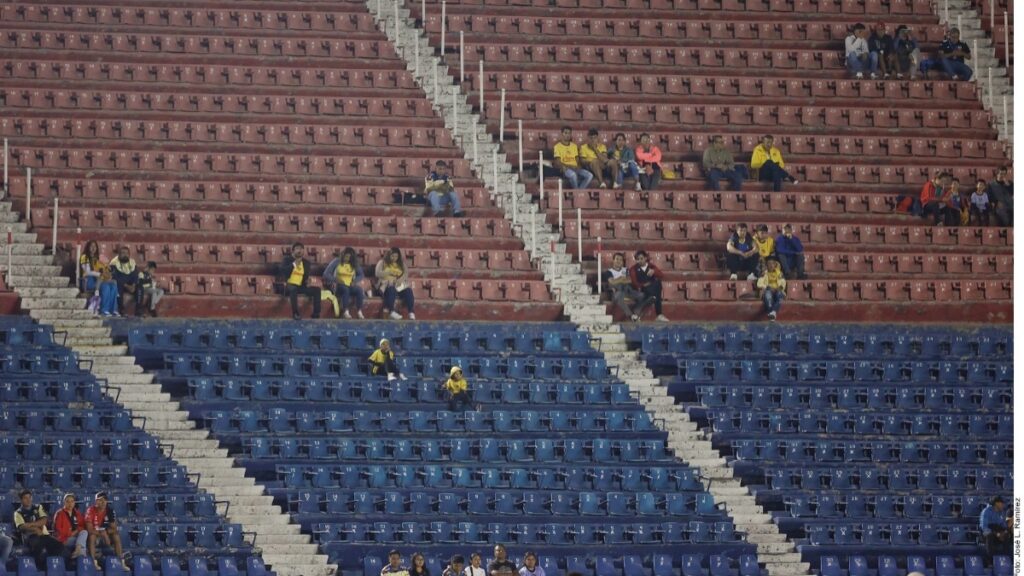 ¿Por qué se han ausentado los aficionados de los estadios?