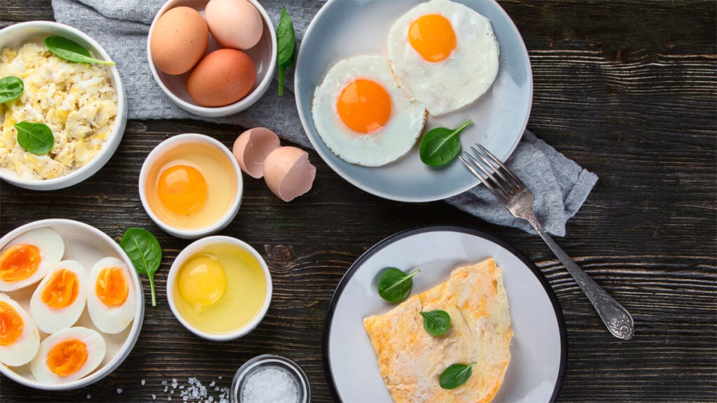 ¿Es necesario comer huevo a cierta hora para que ayude a bajar de peso?