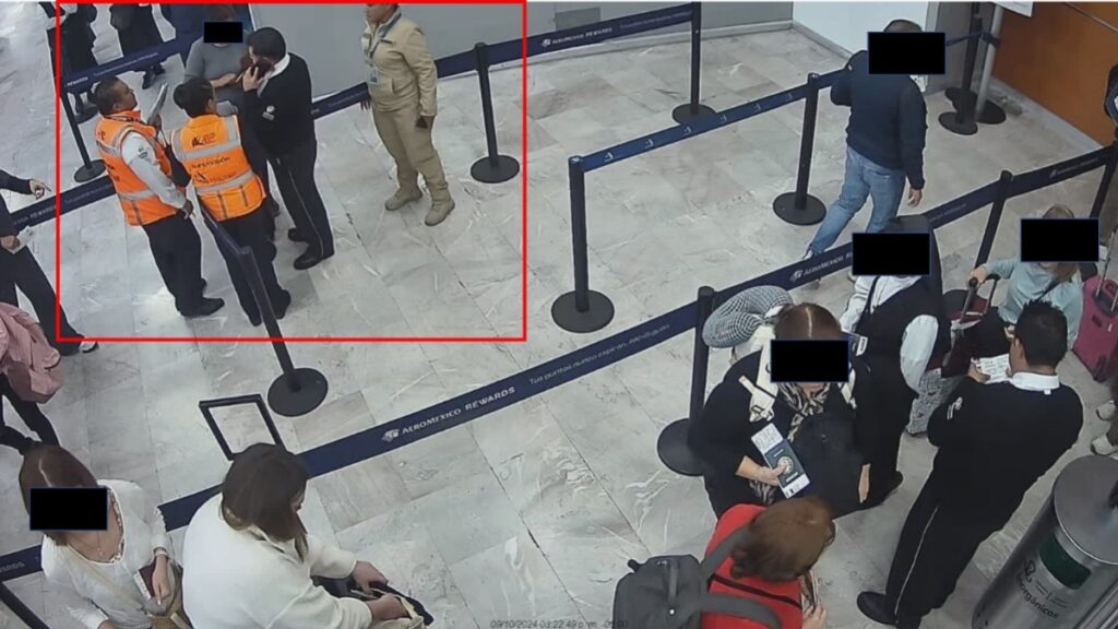 Mujer olvida en el aeropuerto bolsa de mano ¡con 53 mil pesos!