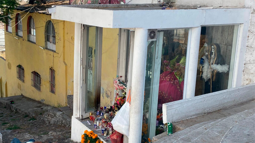 Pidió 'Chencha' por su fractura a la Santa Muerte y hoy está recuperada