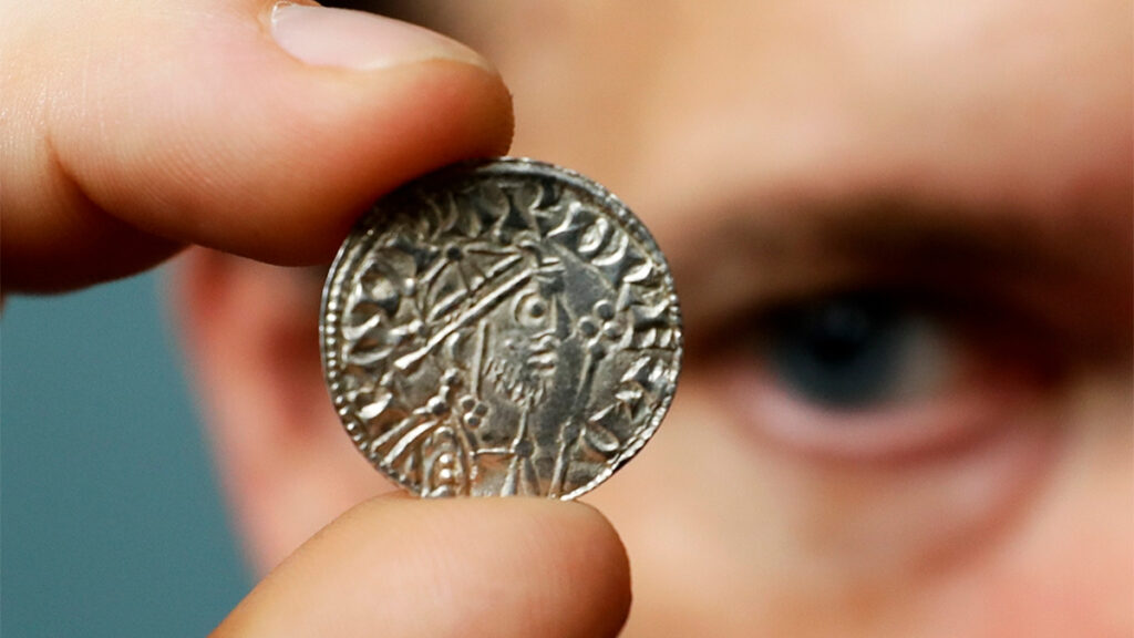 Inglaterra: 7 amigos encontraron un enorme tesoro