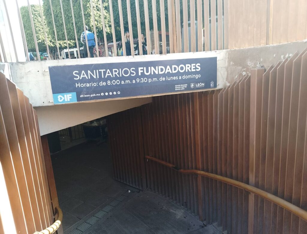 Leoneses batallan por estacionamientos gratuitos para trámites de Gobierno municipal