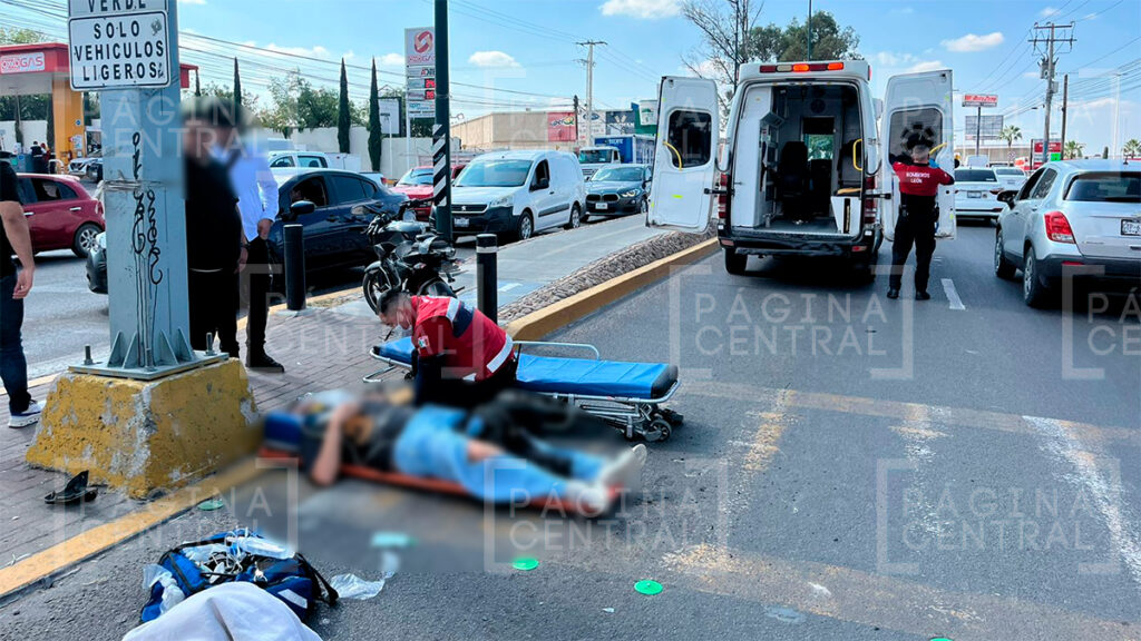 Colinas de San Isidro: Motociclista choca contra un semáforo tras ser golpeado por tráiler