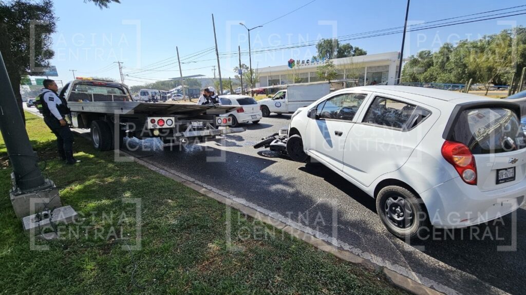 Accidente en carretera León-Silao: Motociclista sale ileso de atropello