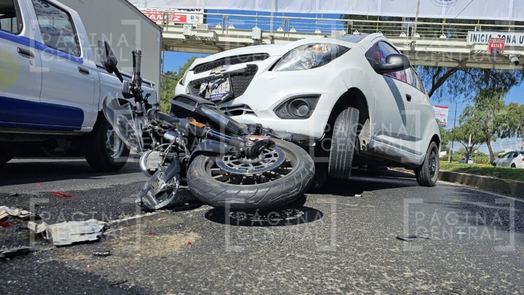 Accidente en carretera León-Silao: Motociclista sale ileso de atropello