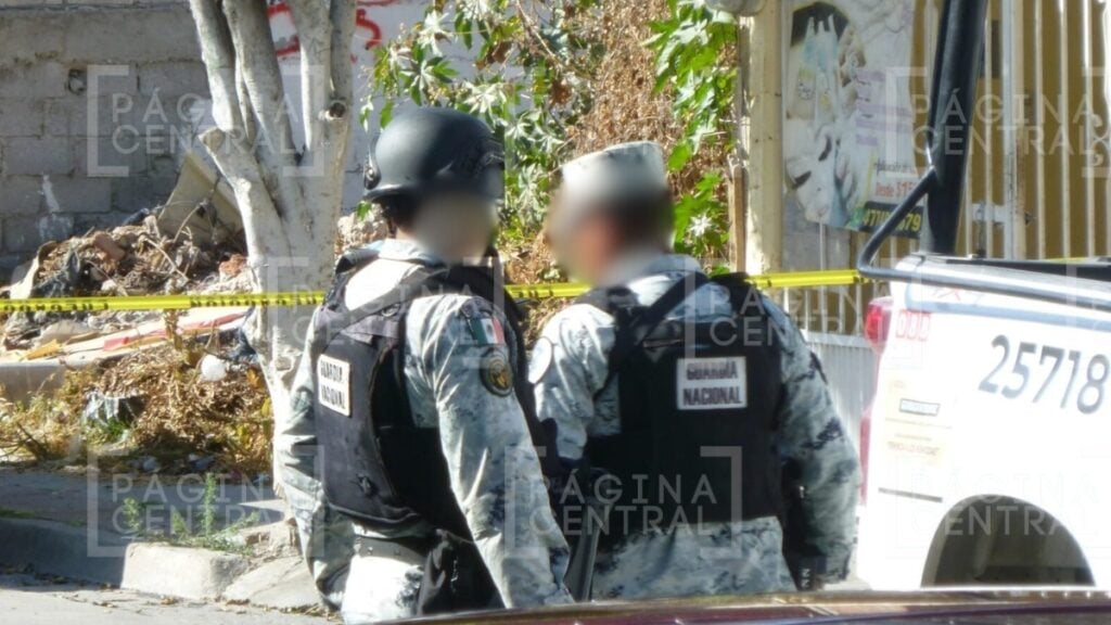 Vecinos encuentran cuerpo embolsado en un baldío de Piletas