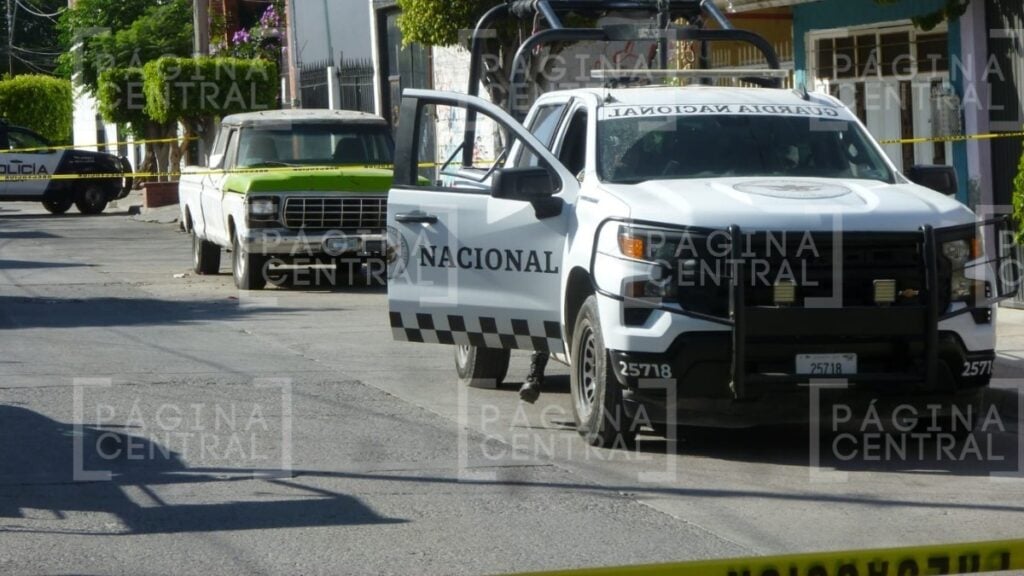 Vecinos encuentran cuerpo embolsado en un baldío de Piletas