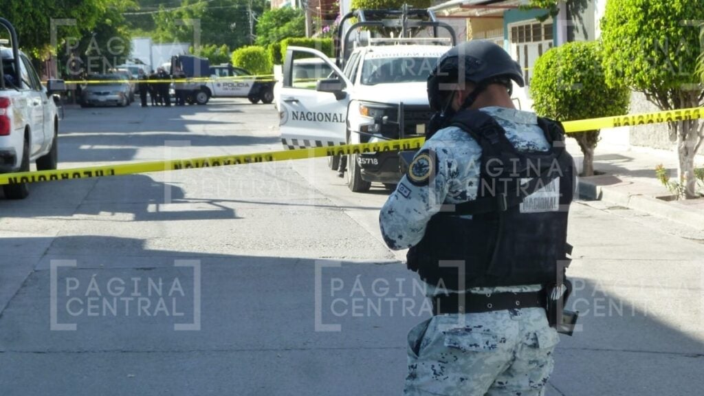 Vecinos encuentran cuerpo embolsado en un baldío de Piletas