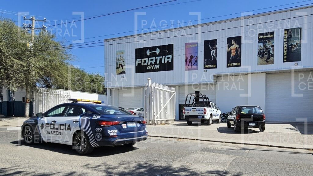 Hombre se ejercitaba en gimnasio y de repente cayó muerto