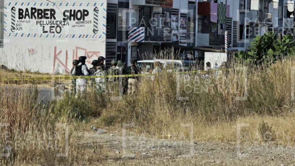 Dejan cuerpo ‘embolsado’ en camellón de Brisas del Campestre