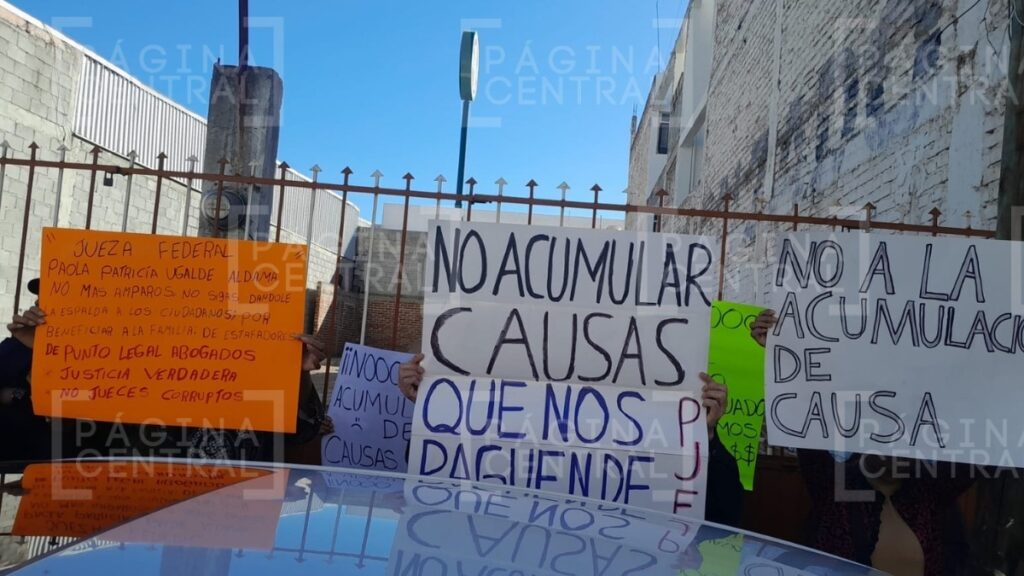 Víctimas realizan manifestación contra fraude de Punto Legal