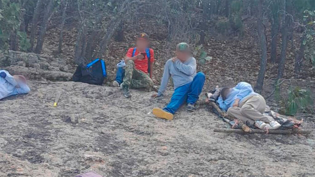 Helicóptero de la FSPE rescata a grupo de personas varado en la sierra de Codornices