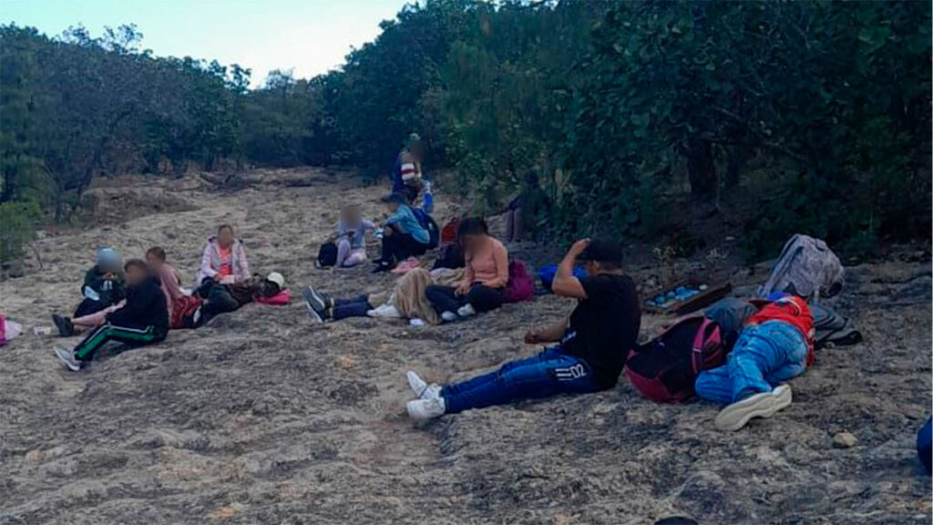 Helicóptero de la FSPE rescata a grupo de personas varado en la sierra de Codornices