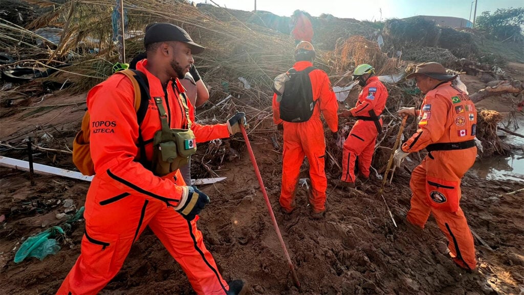 La brigada ‘Topos Azteca’ llega a Valencia para colaborar en labores de rescate