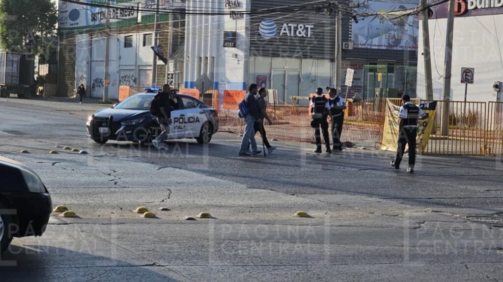 Tráiler descompuesto en Delta causa caos vial