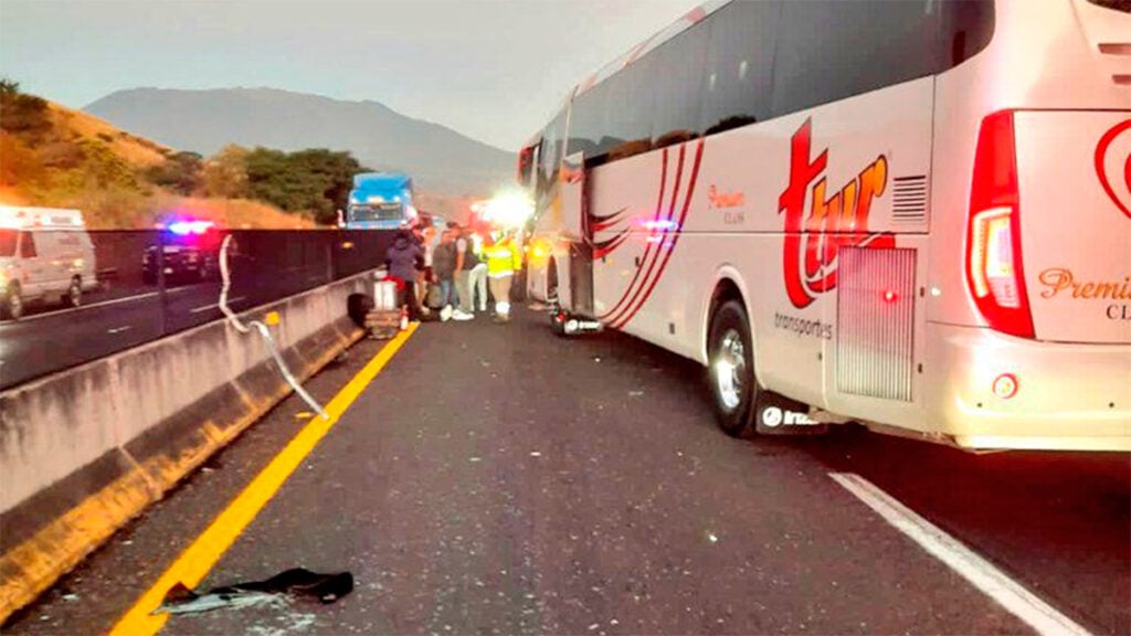 Puerto Vallarta: Autobús con 54 leoneses sufre aparatoso accidente