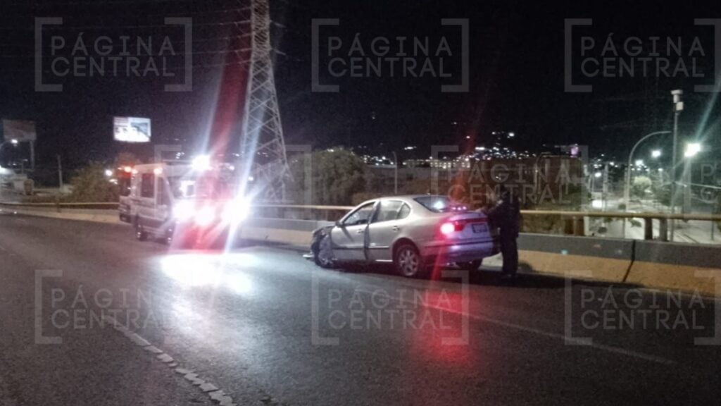 Libramiento: Choca conductor a exceso de velocidad y ebrio