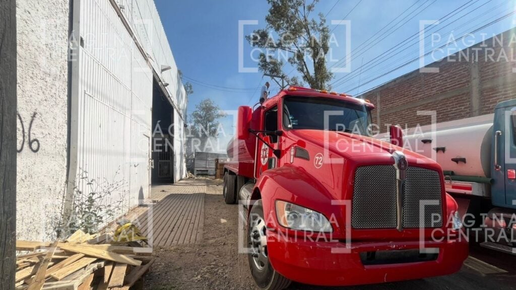 Incendio en recicladora de Los Sauces desafía a bomberos