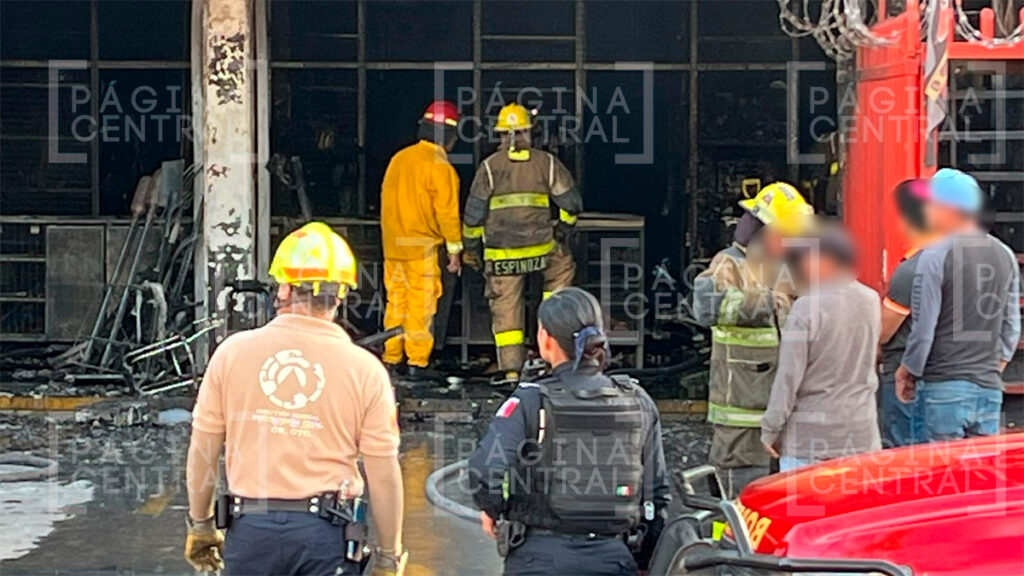Incendio en ferretería sobre Torres Landa afecta tráfico y moviliza cuerpos de emergencia