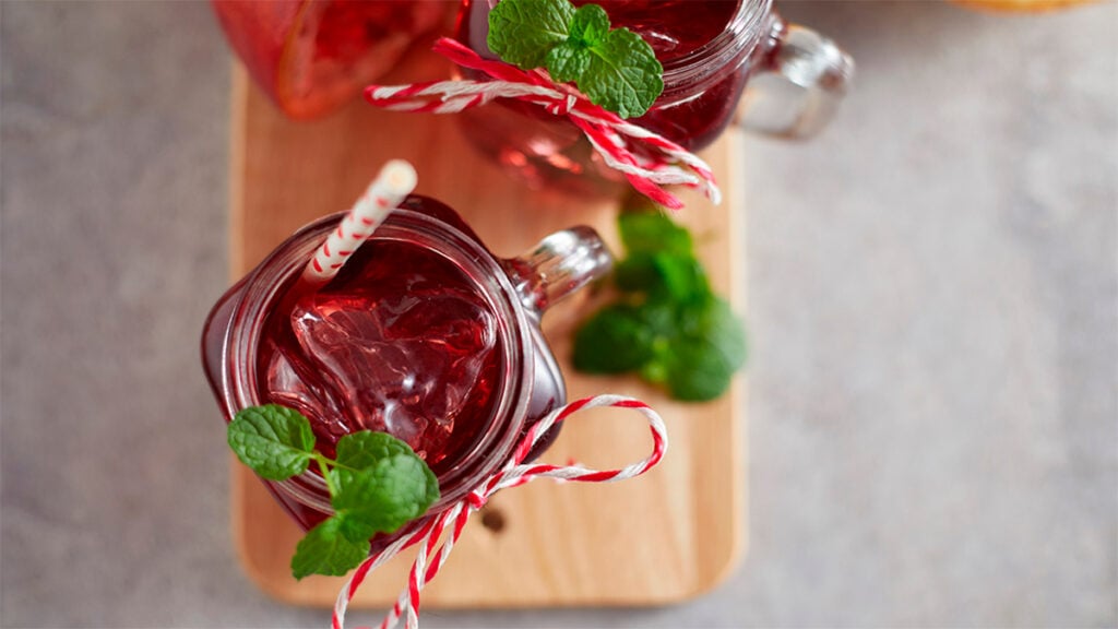 Té de jamaica con canela y laurel: Es la bebida más viral por esto