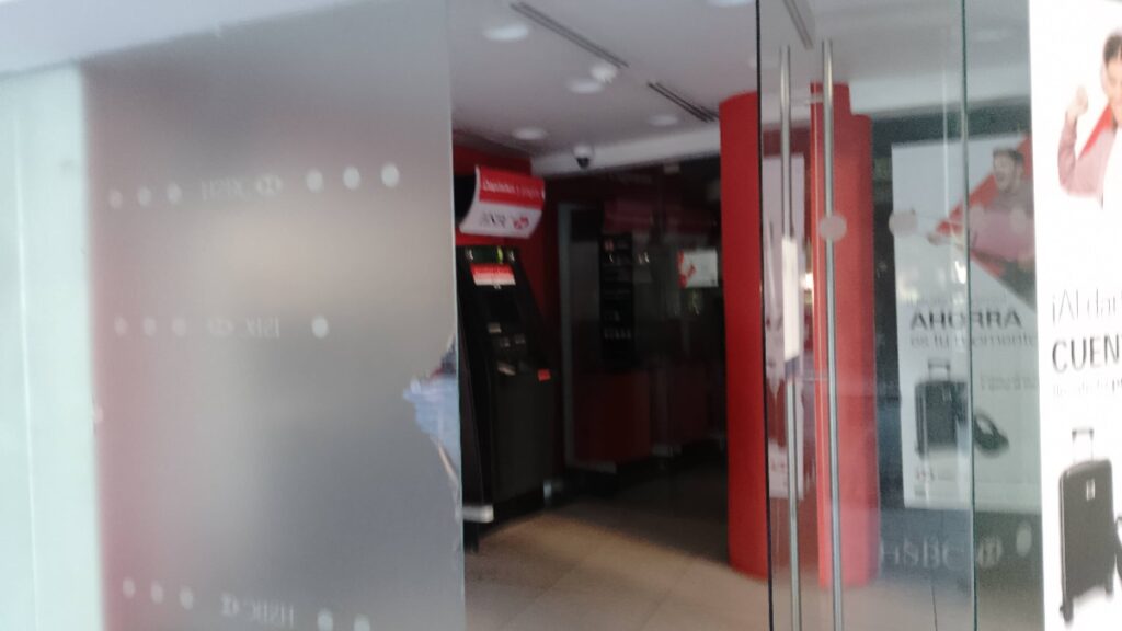 Centro se queda sin luz en plenas compras navideñas en León