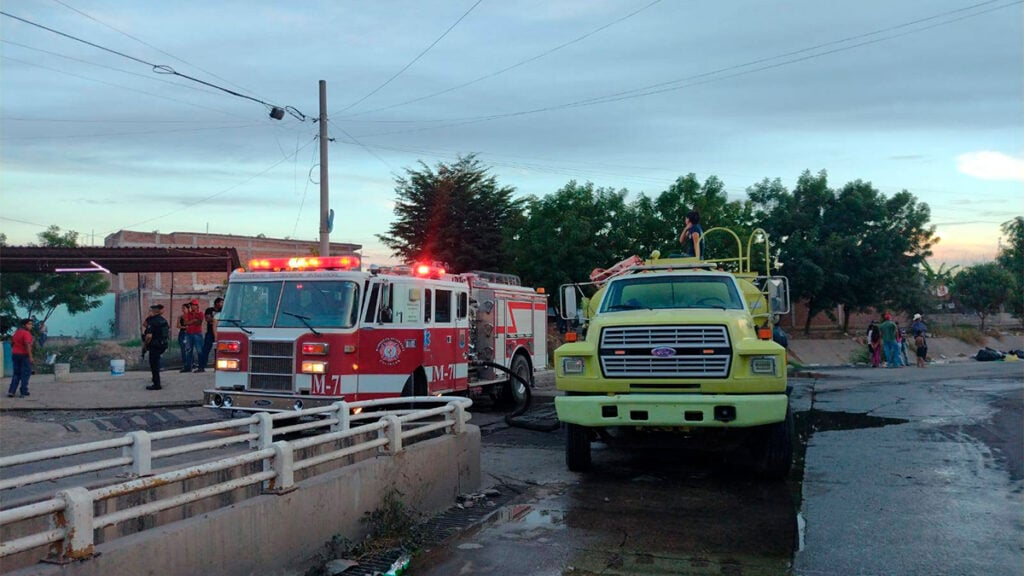 Culiacán: Hombre incendia su casa y las llamas consumen 3 viviendas más