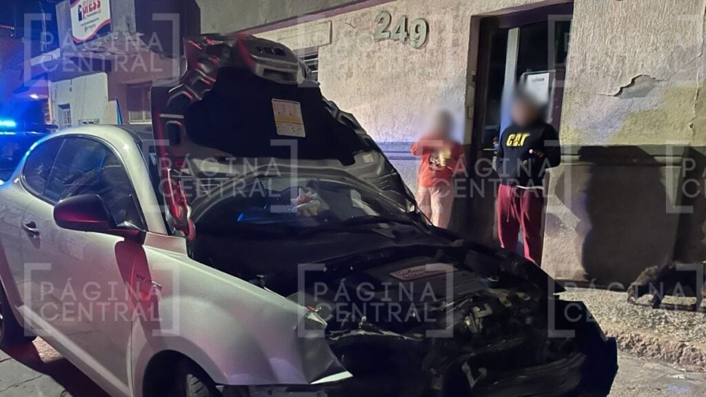 Conductor causa choque con motociclista en Malecón y huye