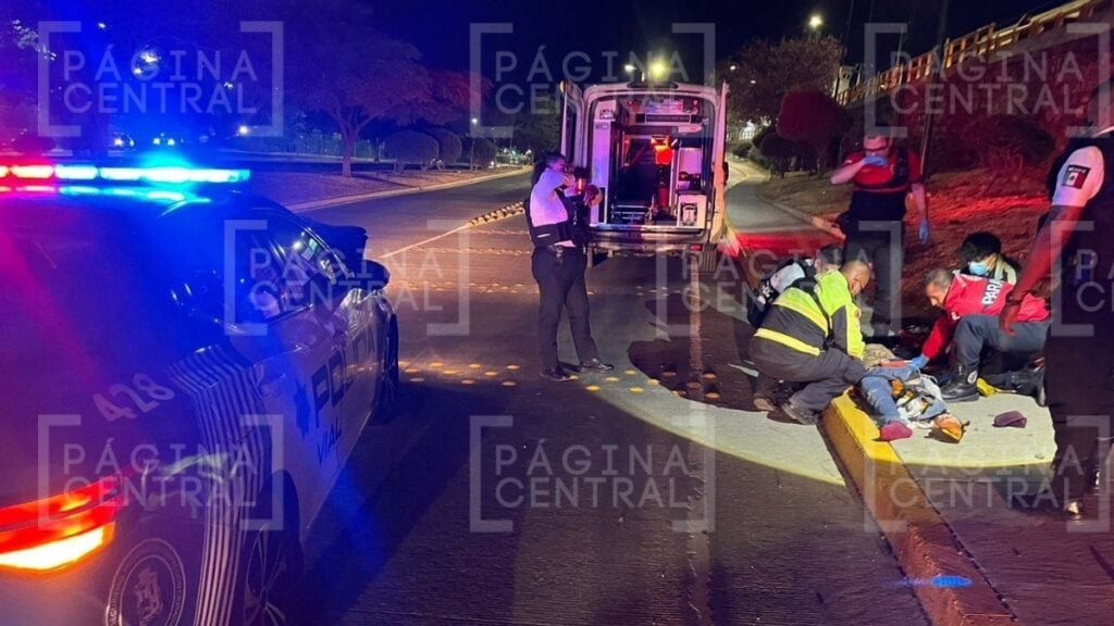 Conductor causa choque con motociclista en Malecón y huye
