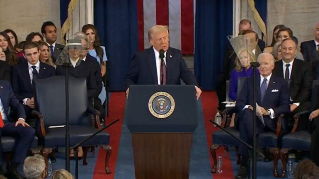 Donald Trump asumió como el 47º presidente de Estados Unidos, convirtiéndose en el primer mandatario con antecedentes penales en el cargo