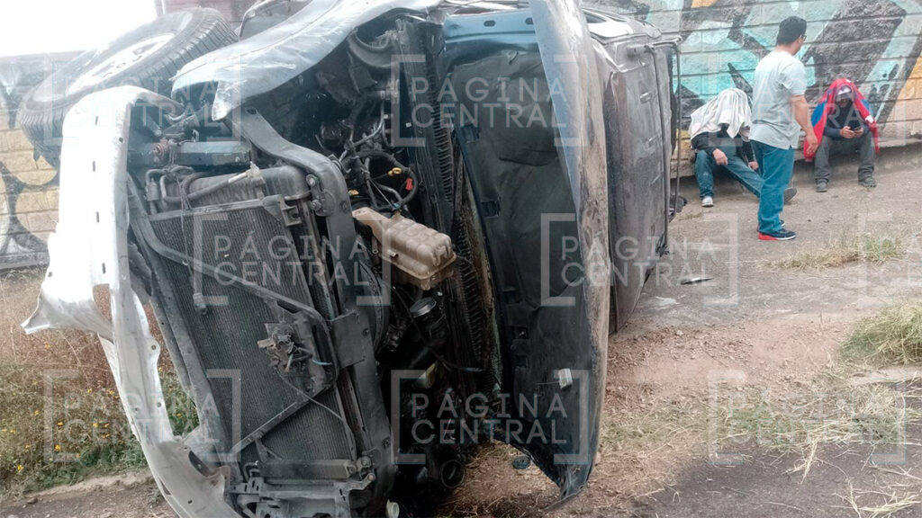 Balcones del Campestre: Registran aparatosa volcadura en el libramiento Morelos