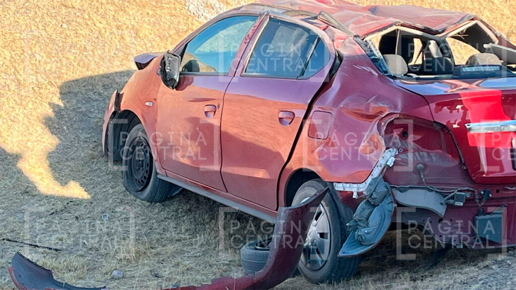 Sufre pareja aparatosa volcadura en la León-Salamanca