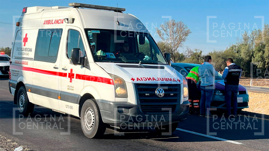 Sufre pareja aparatosa volcadura en la León-Salamanca