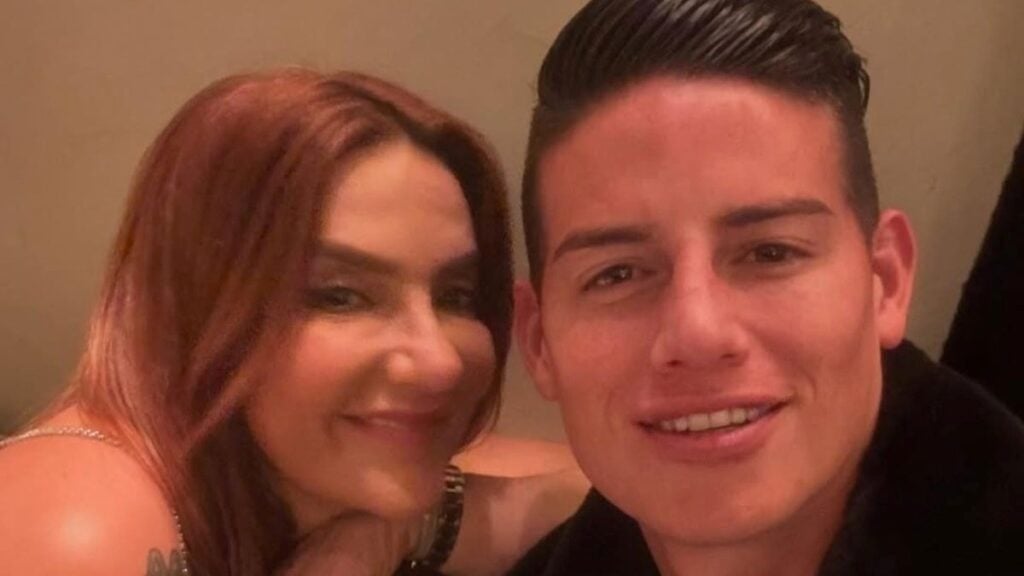 María del Pilar Rocío, mamá de James, sigue cada partido del Club León.