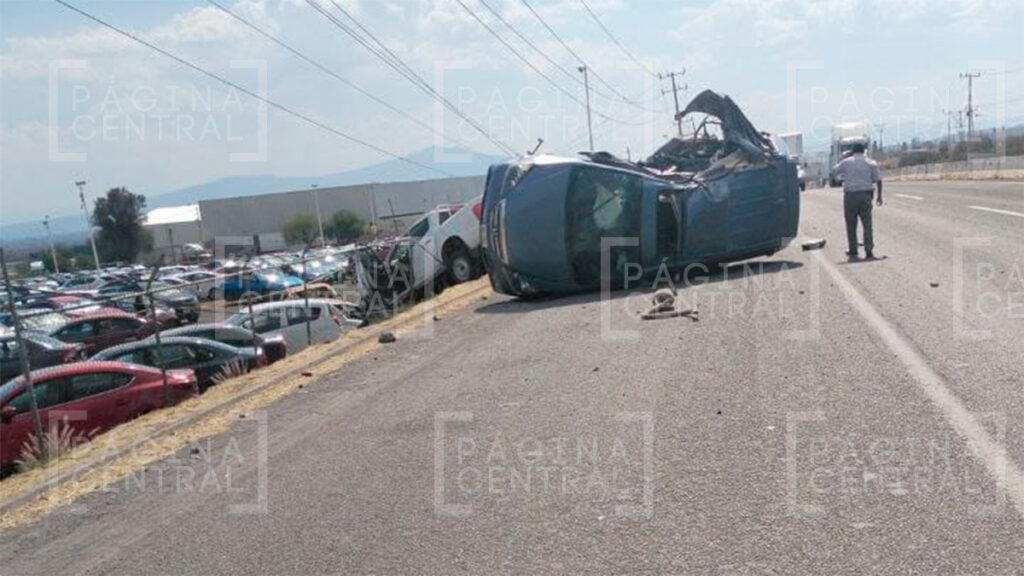Celaya: Vehículo escapa de robo pero provoca carambola