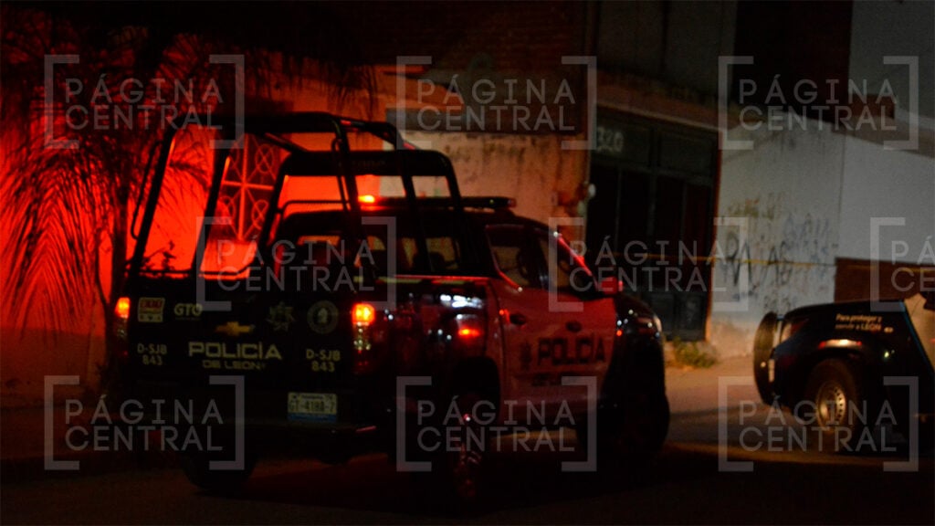 León II: Hombre es baleado mientras platicaba con varias personas 