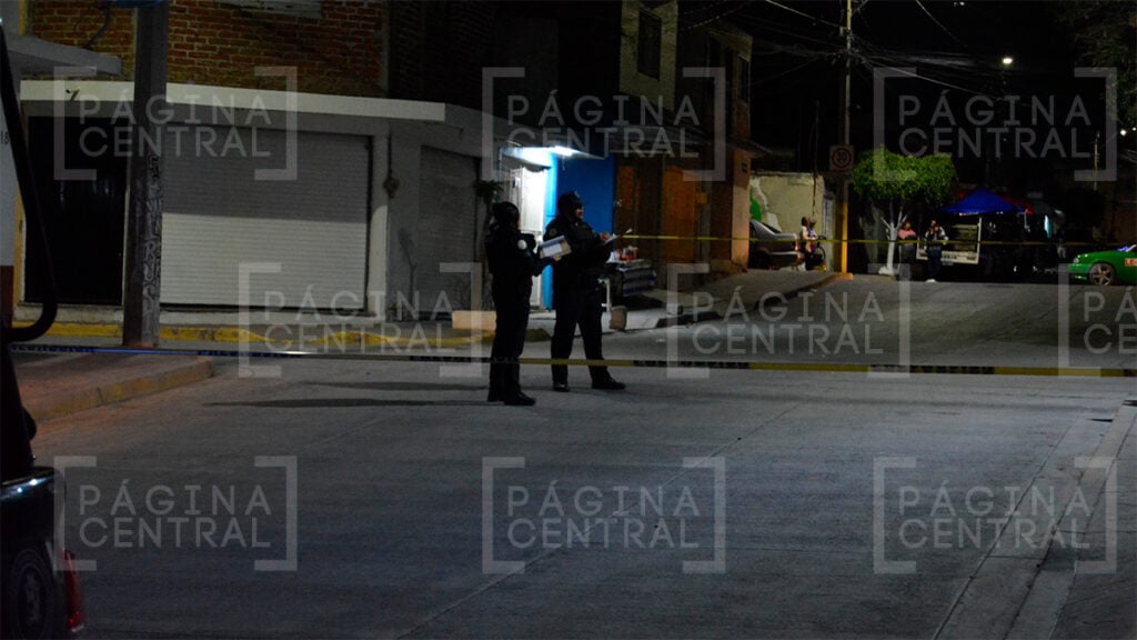 León II: Hombre es baleado mientras platicaba con varias personas 