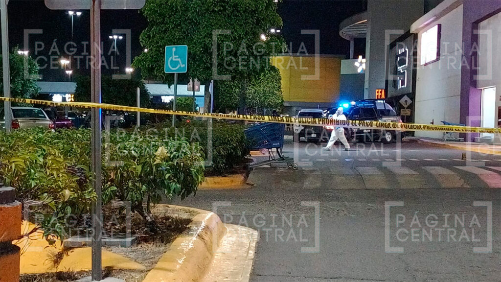 Celaya: Asesinan a una pareja en una plaza comercial