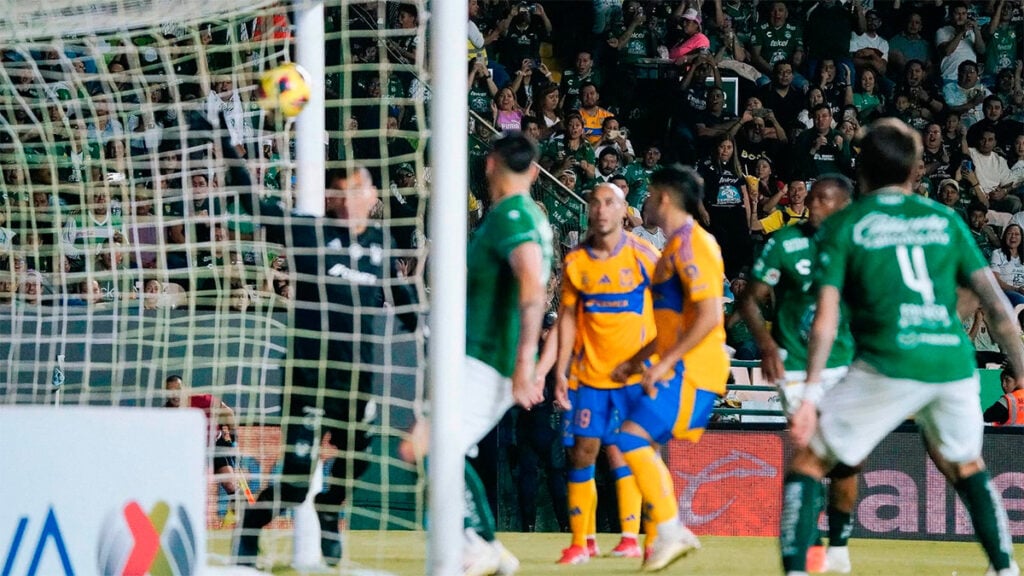 Club León derrota a Tigres y alarga invicto a nueve juegos