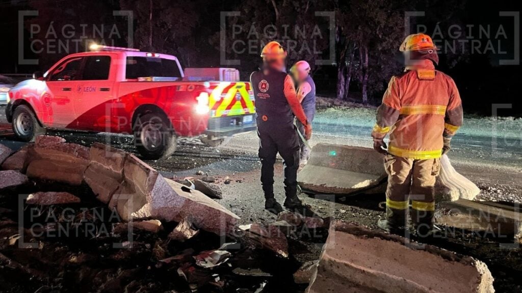 Conductor causa volcadura en la León-Silao y huye corriendo